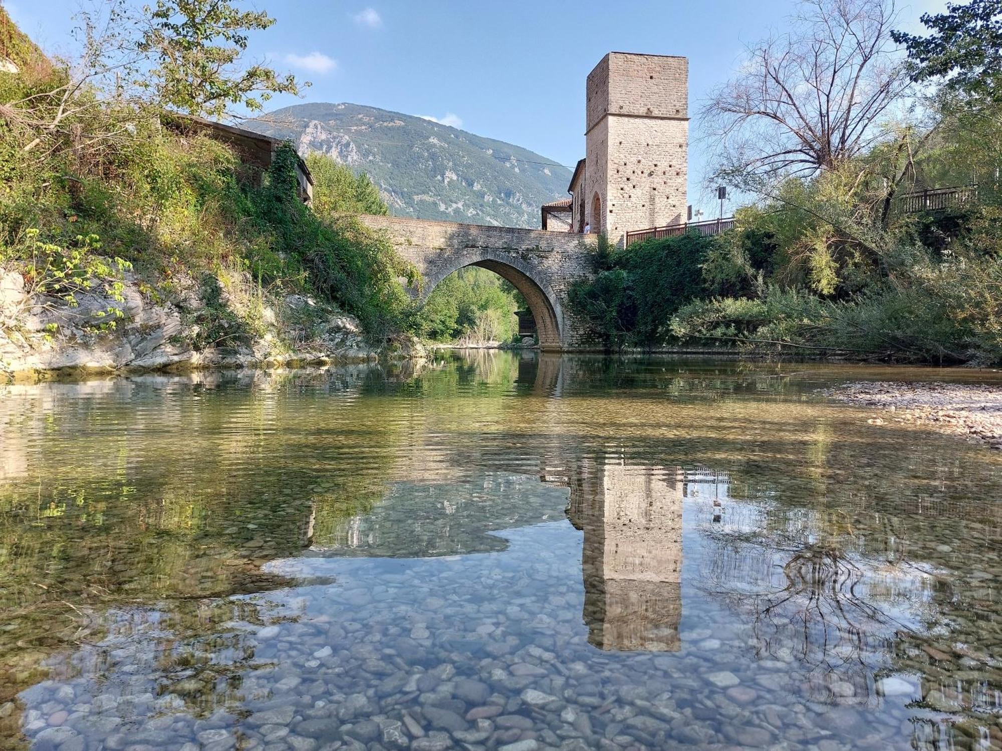 B&B Fonte Fresca Fabriano Bagian luar foto