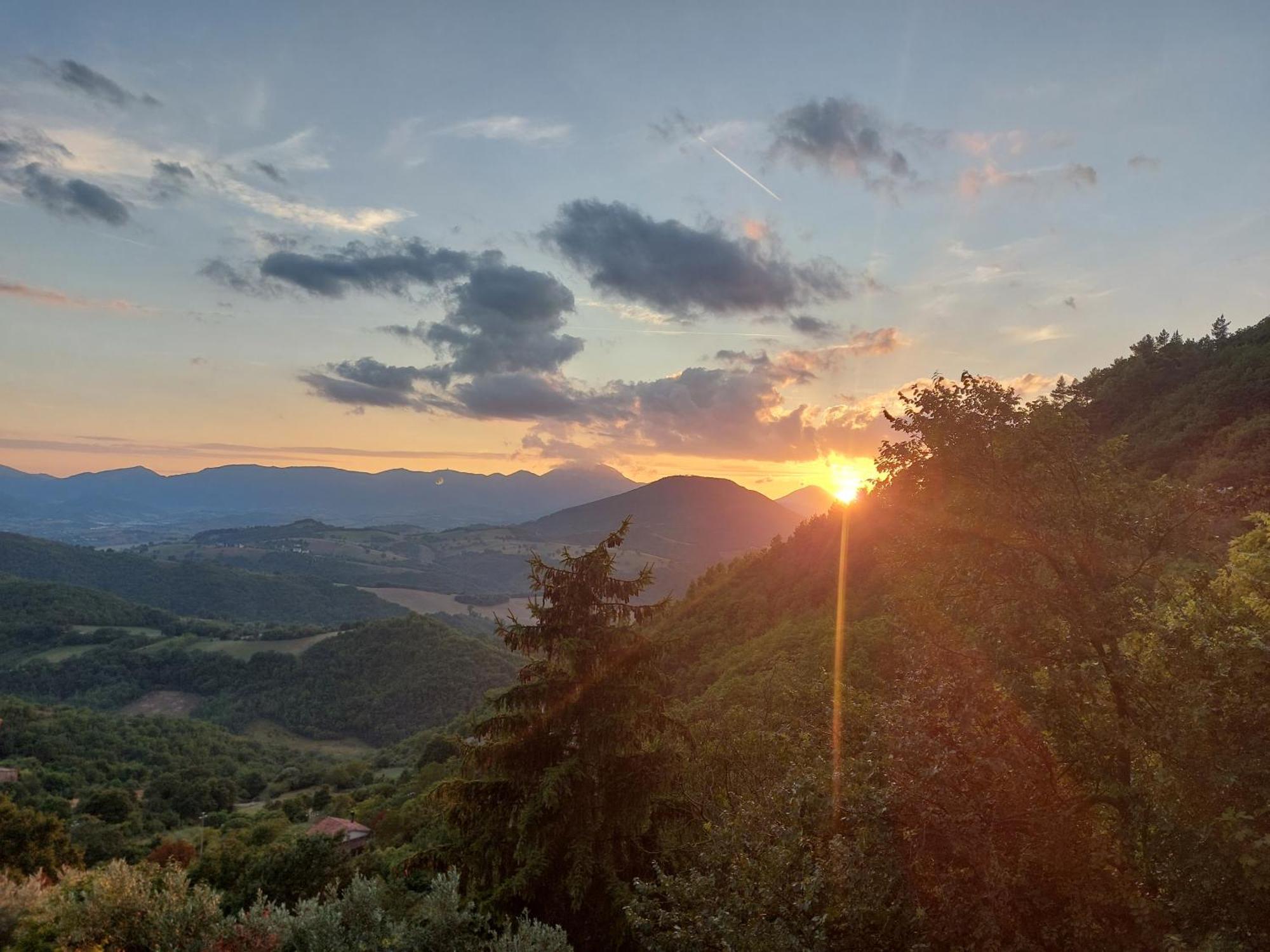 B&B Fonte Fresca Fabriano Bagian luar foto